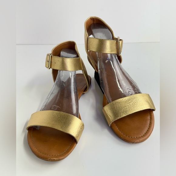 ARTURO CHIANG Gold foil flat ankle strap sandals size 10 - Picture 1 of 7